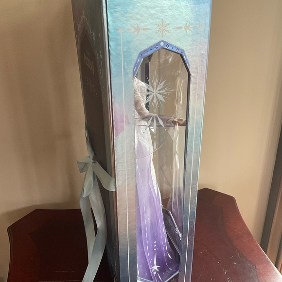 DISNEY FROZEN 2    2020 ELSA SNOW QUEEN LIMITED DOLL. HAIR DOWN - Picture 4 of 6